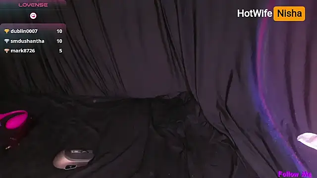 Snapshot of HotWifeNisha chatting on 10.05.25 HotWifeNisha online show from 10.05.25