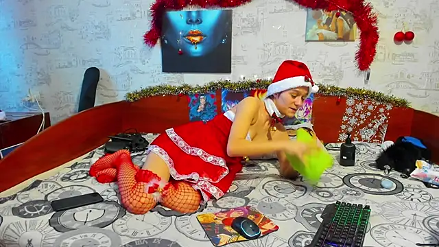 Snapshot of KagamiTayga chatting on 12.24.24 KagamiTayga online show from 12.24.24