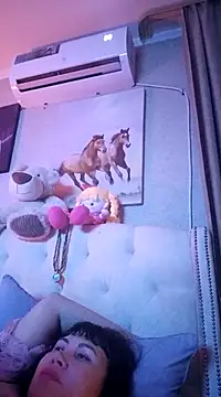 Snapshot of ROXOLANAA_SEXY chatting on 03.10.25 ROXOLANAA SEXY online show from 03.10.25