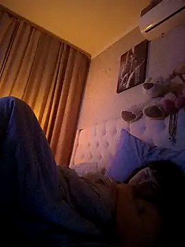 Snapshot of ROXOLANAA_SEXY chatting on 03.11.25 ROXOLANAA SEXY online show from 03.11.25