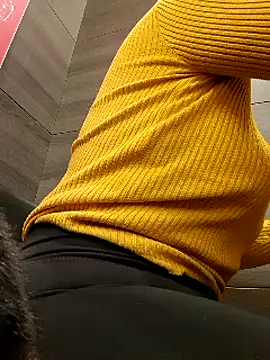 Snapshot of ROXOLANAA_SEXY chatting on 03.17.25 ROXOLANAA SEXY online show from 03.17.25