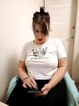 Snapshot of ROXOLANAA_SEXY chatting on 10.21.25 ROXOLANAA SEXY online show from 10.21.25