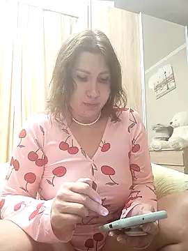 Snapshot of ROXOLANAA_SEXY chatting on 10.28.25 ROXOLANAA SEXY online show from 10.28.25