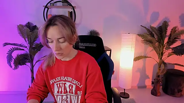 RebeccaMartinez online show from 02.03.25