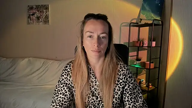 RebeccaMartinez online show from 09.27.25