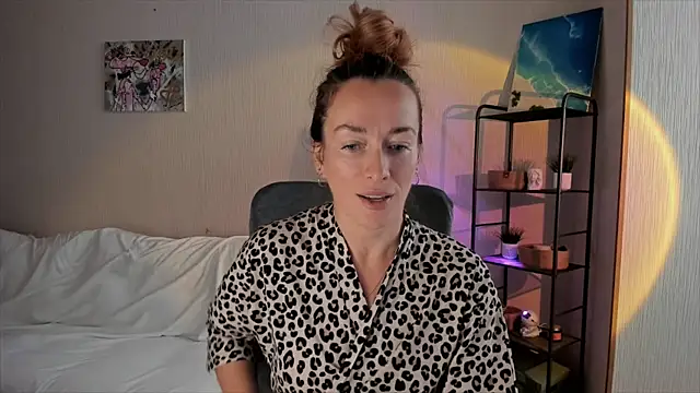 RebeccaMartinez online show from 09.28.25