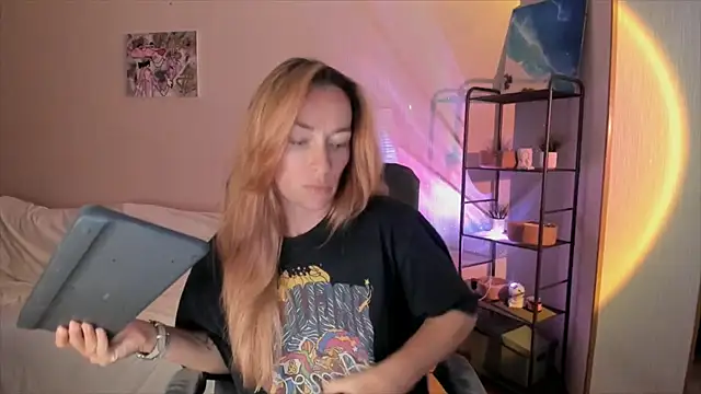 RebeccaMartinez online show from 10.03.25