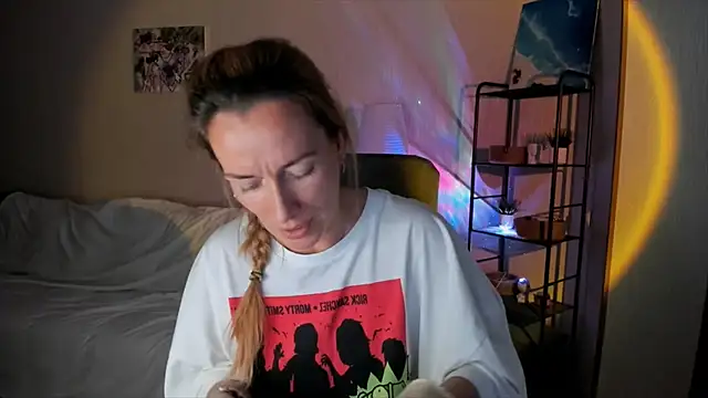 RebeccaMartinez online show from 10.10.25