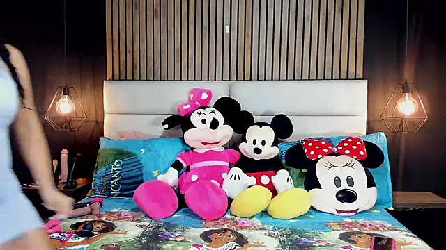 NiicolleMiller online show from 02.10.25