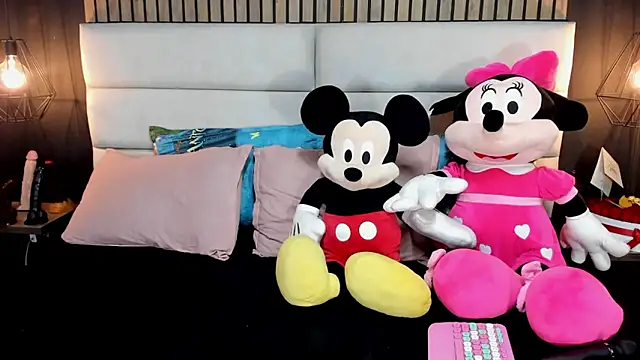 NiicolleMiller online show from 02.15.25