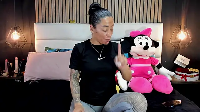 NiicolleMiller online show from 02.19.25