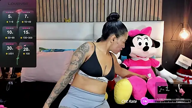 NiicolleMiller online show from 02.19.25