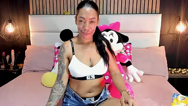 NiicolleMiller online show from 02.21.25