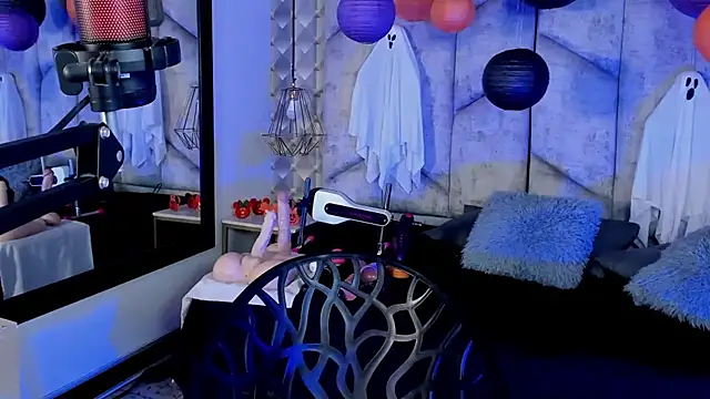 NiicolleMiller online show from 10.27.25