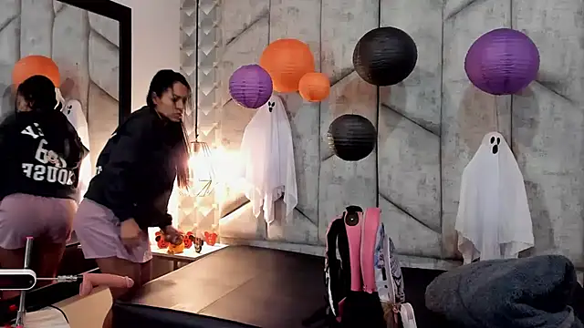 NiicolleMiller online show from 10.30.25