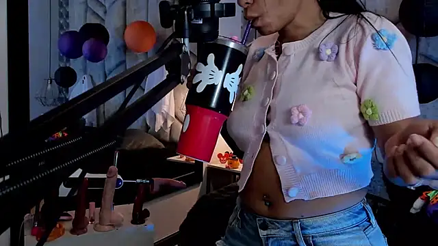 NiicolleMiller online show from 10.31.25