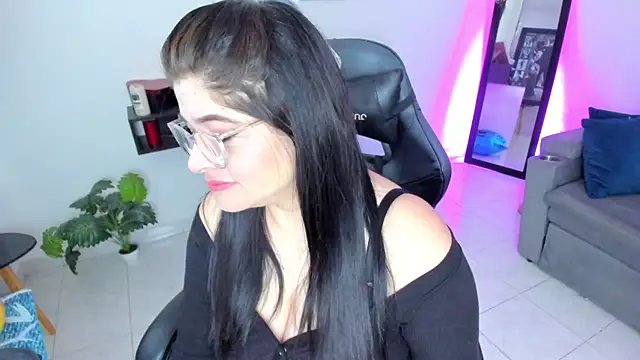 Snapshot of BellaFlaming chatting on 09.19.25 BellaFlaming online show from 09.19.25