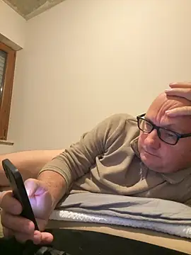 Snapshot of vanjbi45 chatting on 10.18.25 vanjbi45 online show from 10.18.25