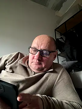 Snapshot of vanjbi45 chatting on 10.25.25 vanjbi45 online show from 10.25.25