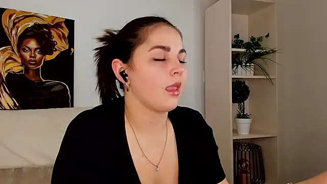 Snapshot of Talla_a chatting on 02.26.25 Talla a online show from 02.26.25