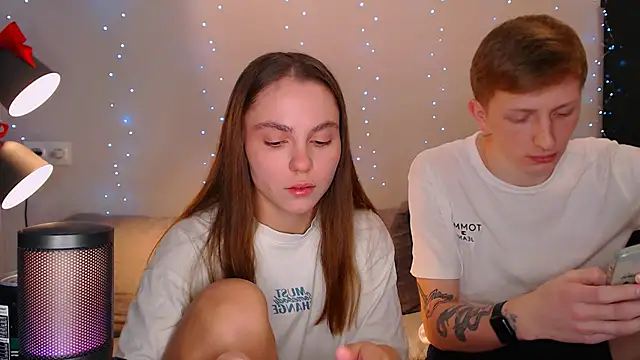 Snapshot of juliaanddima chatting on 12.17.24 juliaanddima online show from 12.17.24