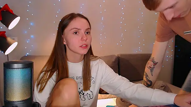 Snapshot of juliaanddima chatting on 12.29.24 juliaanddima online show from 12.29.24