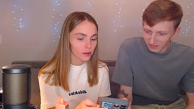 Snapshot of juliaanddima chatting on 03.19.25 juliaanddima online show from 03.19.25