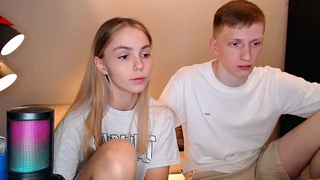 juliaanddima online show from 10.22.25