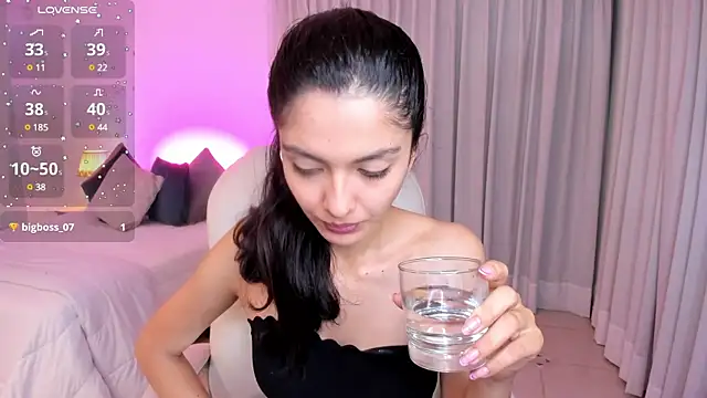 Snapshot of miiaa_evans chatting on 12.28.24 miiaa evans online show from 12.28.24