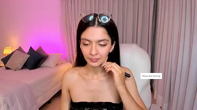 Snapshot of miiaa_evans chatting on 12.31.24 miiaa evans online show from 12.31.24