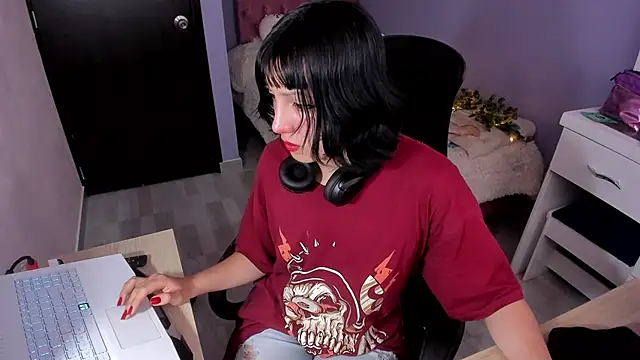 Snapshot of Room312_ chatting on 12.12.24 Room312  online show from 12.12.24