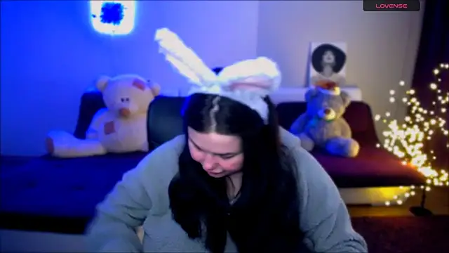 Snapshot of Emily_Mo chatting on 12.07.24 Emily Mo online show from 12.07.24