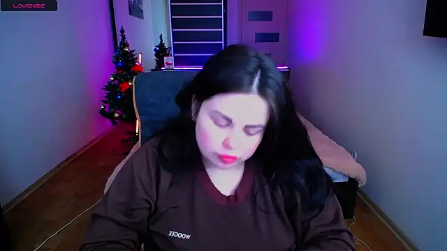 Snapshot of Emily_Mo chatting on 12.12.24 Emily Mo online show from 12.12.24