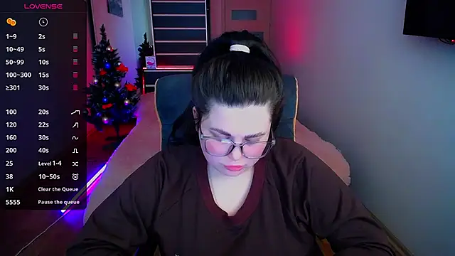 Snapshot of Emily_Mo chatting on 12.13.24 Emily Mo online show from 12.13.24