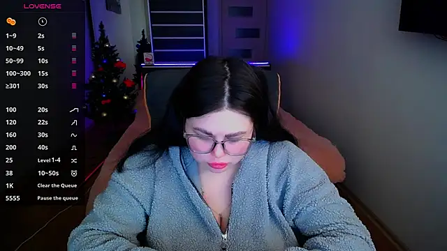 Snapshot of Emily_Mo chatting on 12.14.24 Emily Mo online show from 12.14.24