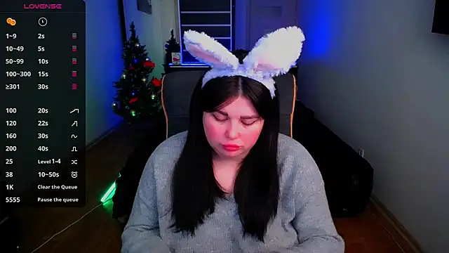 Snapshot of Emily_Mo chatting on 12.17.24 Emily Mo online show from 12.17.24