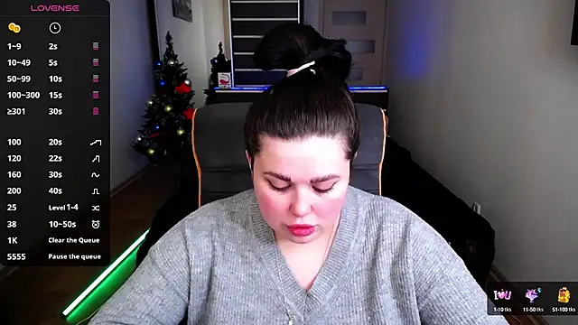 Snapshot of Emily_Mo chatting on 12.18.24 Emily Mo online show from 12.18.24