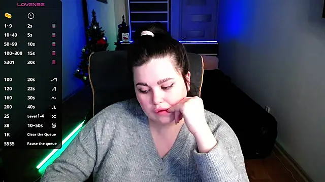 Snapshot of Emily_Mo chatting on 12.19.24 Emily Mo online show from 12.19.24