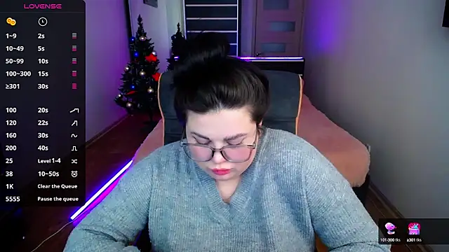 Snapshot of Emily_Mo chatting on 12.19.24 Emily Mo online show from 12.19.24