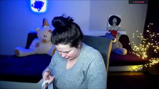Snapshot of Emily_Mo chatting on 12.25.24 Emily Mo online show from 12.25.24