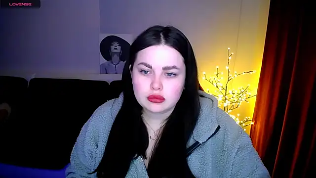 Snapshot of Emily_Mo chatting on 01.22.25 Emily Mo online show from 01.22.25