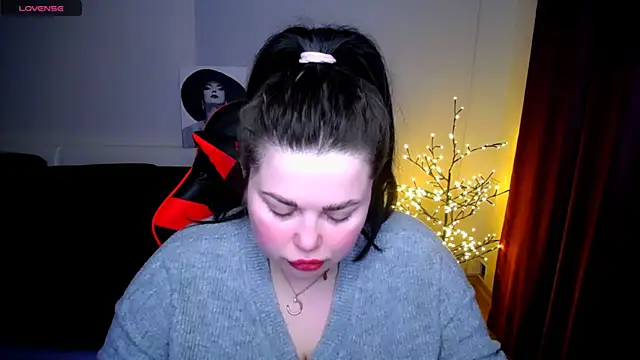 Snapshot of Emily_Mo chatting on 01.24.25 Emily Mo online show from 01.24.25