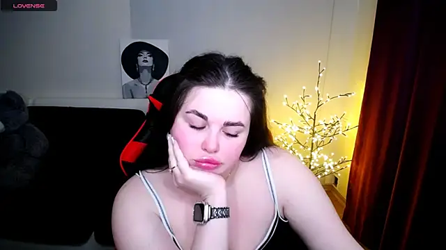 Snapshot of Emily_Mo chatting on 01.30.25 Emily Mo online show from 01.30.25