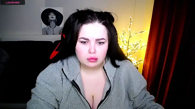 Snapshot of Emily_Mo chatting on 02.01.25 Emily Mo online show from 02.01.25