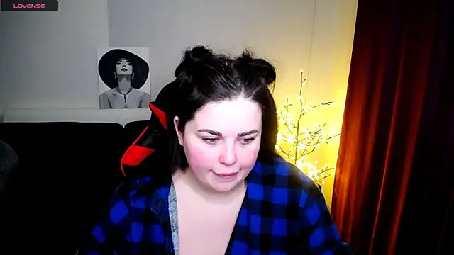 Snapshot of Emily_Mo chatting on 02.01.25 Emily Mo online show from 02.01.25