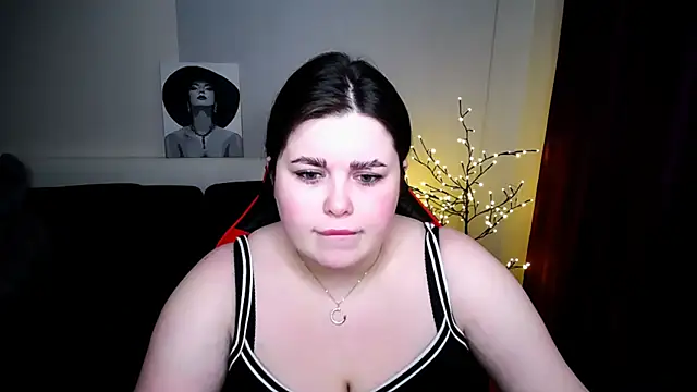 Snapshot of Emily_Mo chatting on 02.05.25 Emily Mo online show from 02.05.25
