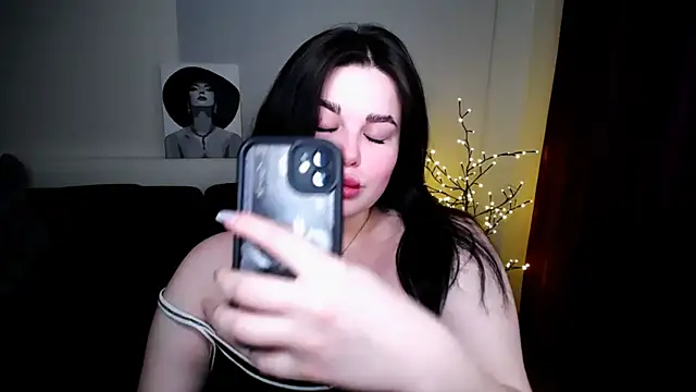 Snapshot of Emily_Mo chatting on 02.05.25 Emily Mo online show from 02.05.25