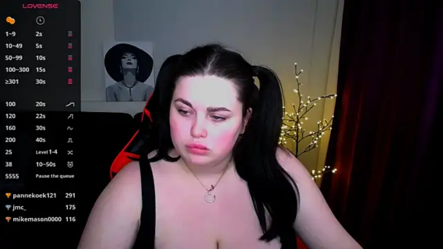 Snapshot of Emily_Mo chatting on 02.08.25 Emily Mo online show from 02.08.25