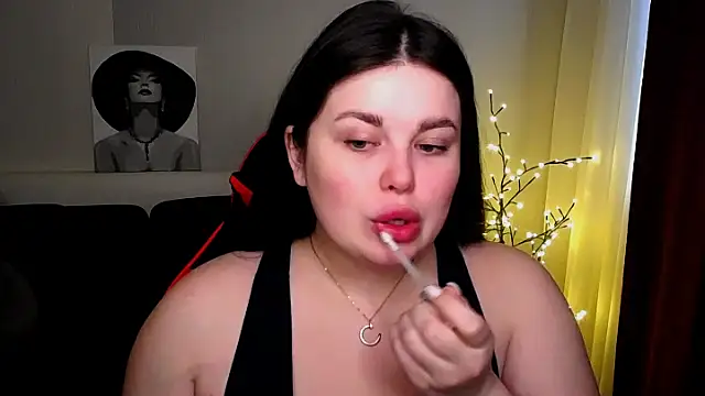 Snapshot of Emily_Mo chatting on 02.19.25 Emily Mo online show from 02.19.25