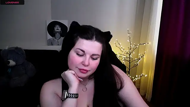 Snapshot of Emily_Mo chatting on 02.22.25 Emily Mo online show from 02.22.25